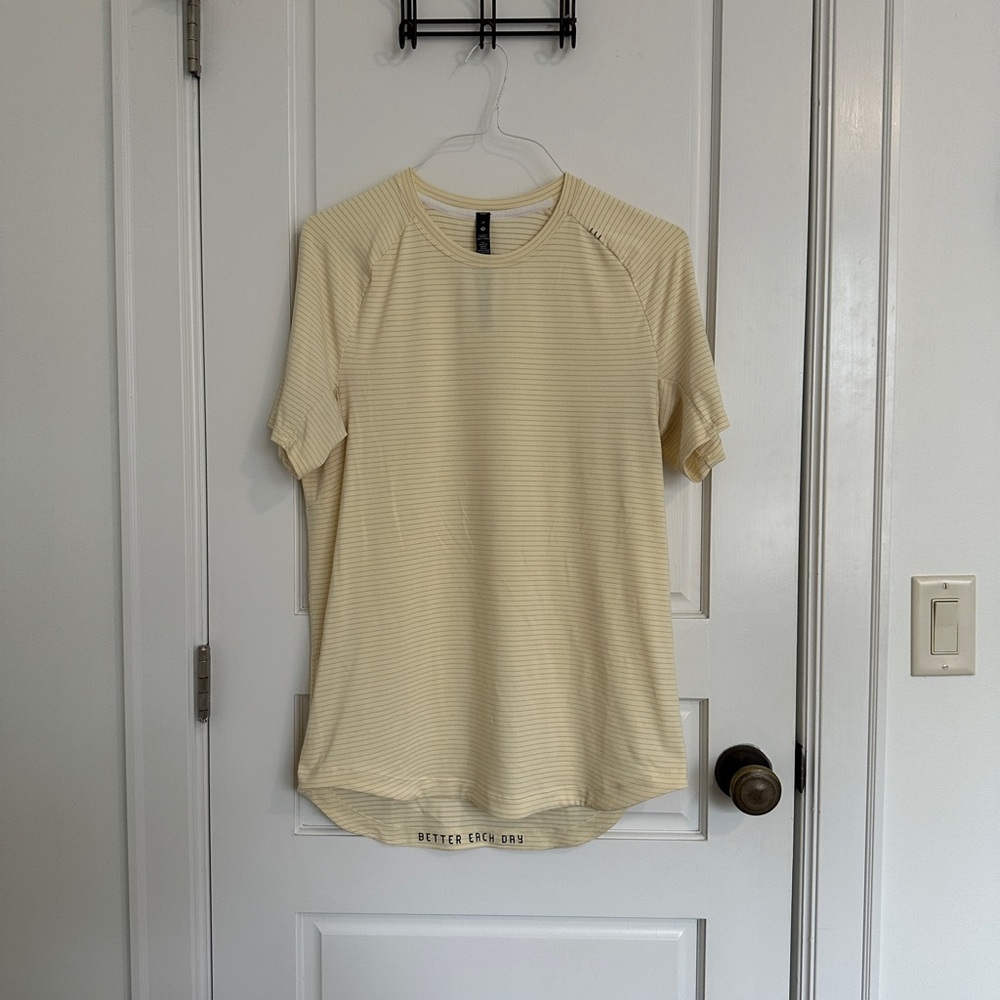 Lululemon Drysense Yellow Size Medium Short Sleeve Shirt
